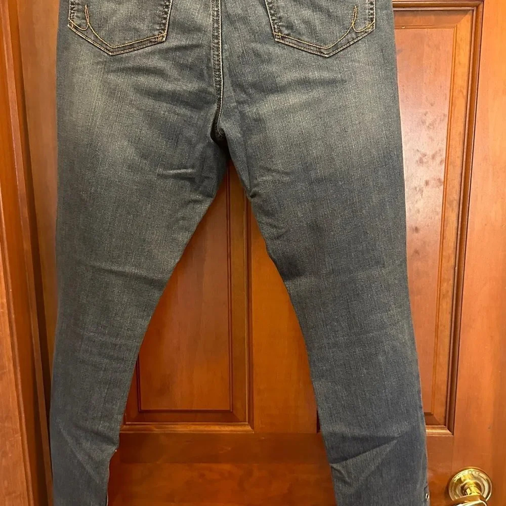 Inc women’s skinny leg regular fit w/silver eyelets on pockets & ankle. Size 8 - Picture 6 of 6